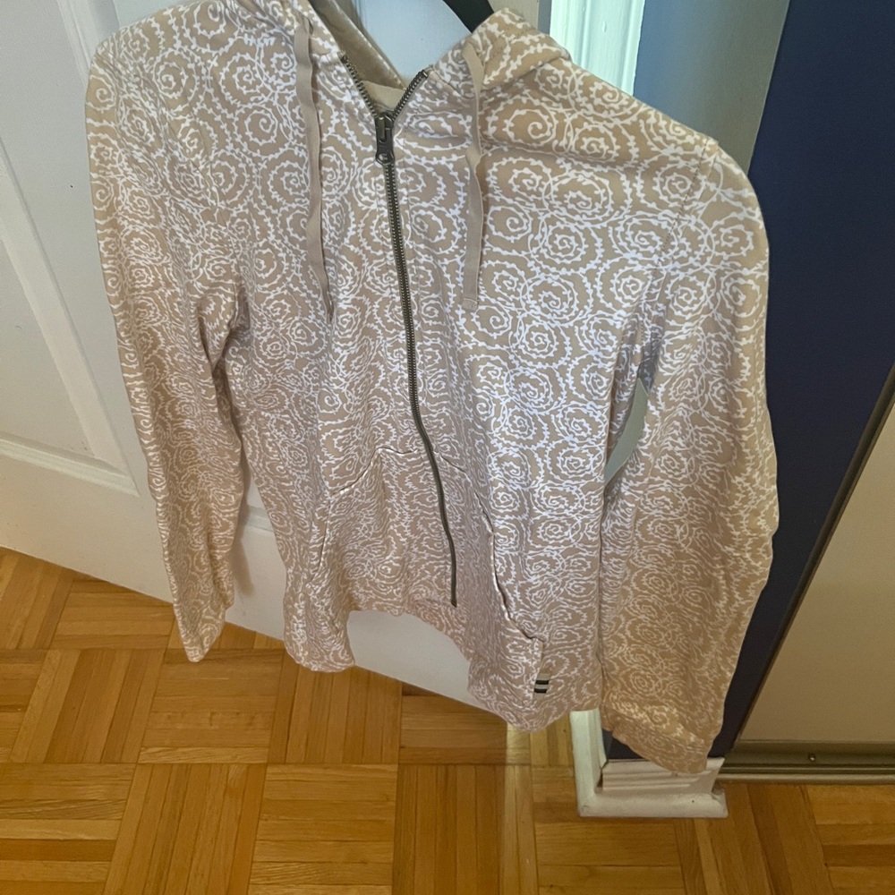 Liz Claiborne Cream and White Patterned Sweater